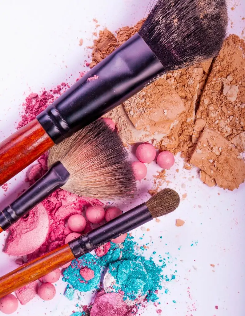 spring clean your make-up bag and brushes Liz Earle Wellbeing