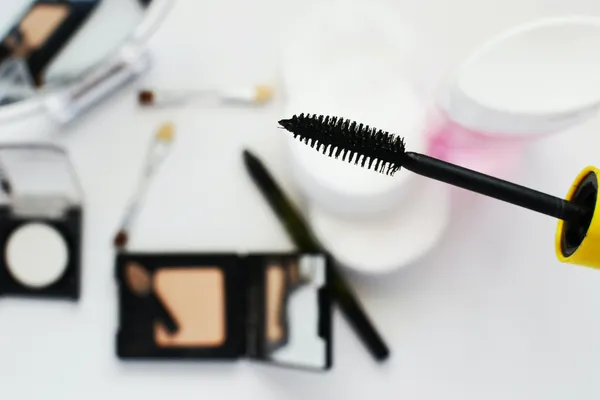 8 best mascaras for sensitive eyes