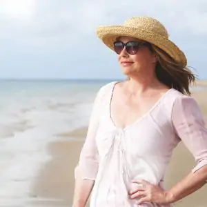 LIZ’S GUIDE TO SUN PROTECTION AND THE BEST SUNSCREENS FOR SENSITIVE SKIN - Liz Earle Wellbeing