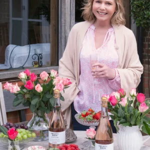 Liz Earle Wellbeing Heritage Blush Rose Kombucha
