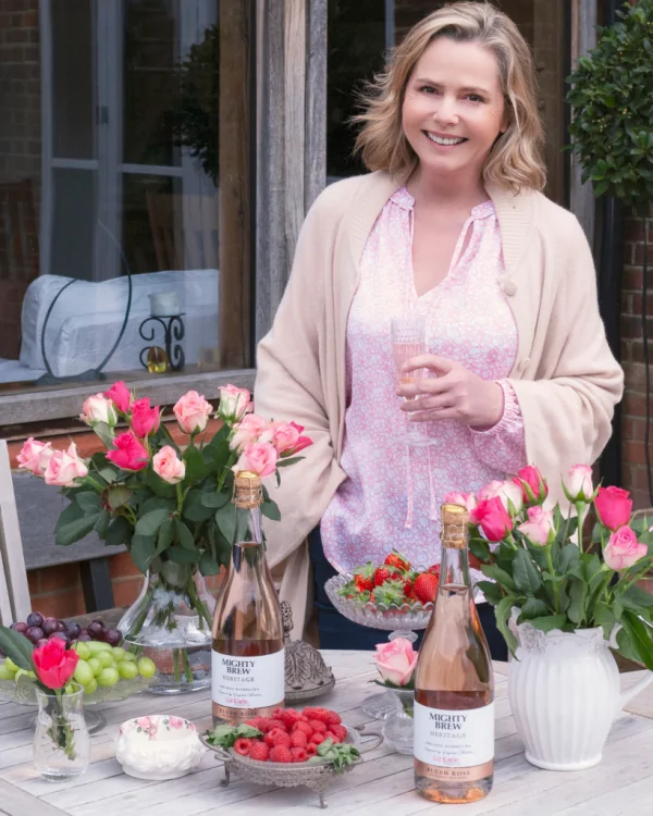 Liz Earle Wellbeing Heritage Blush Rose Kombucha